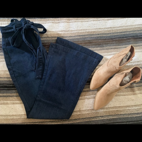 High waist, flared bottom jeans - Picture 2 of 2